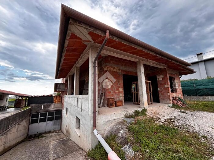 Casa con 5 locali in vendita in Via delle Battaglie, Cornuda