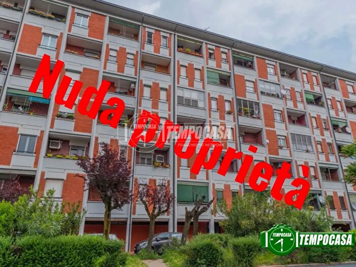 Appartamento trilocale in vendita in Via Longarone, Milano