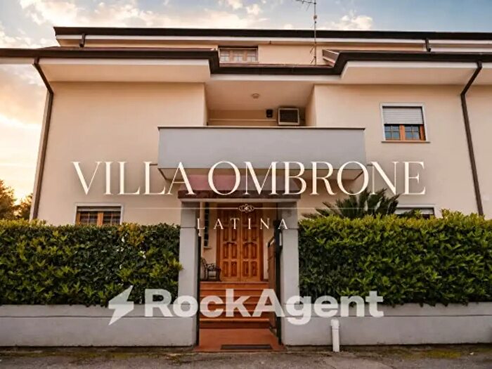 Casa con 6 locali in vendita in Via Ombrone, Latina