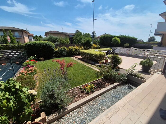 Casa con 6 locali in vendita in Via Frassini, Villafranca Di Verona