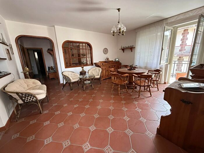 Appartamento con 11 locali in vendita in SantAgata di Militello, SantAgata Di Militello