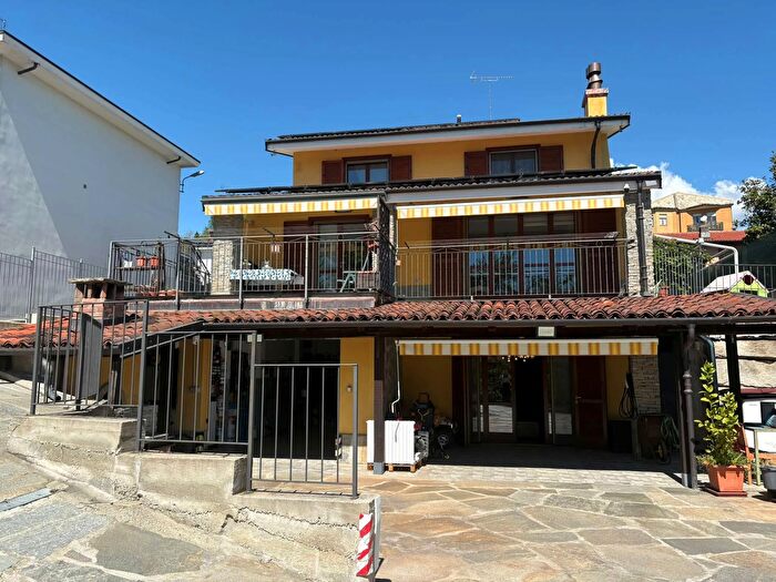 Casa con 10 locali in vendita in Via Ferraris Galileo, San Pietro Val Lemina