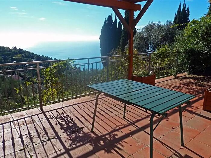 Casa quadrilocale in vendita in Lerici