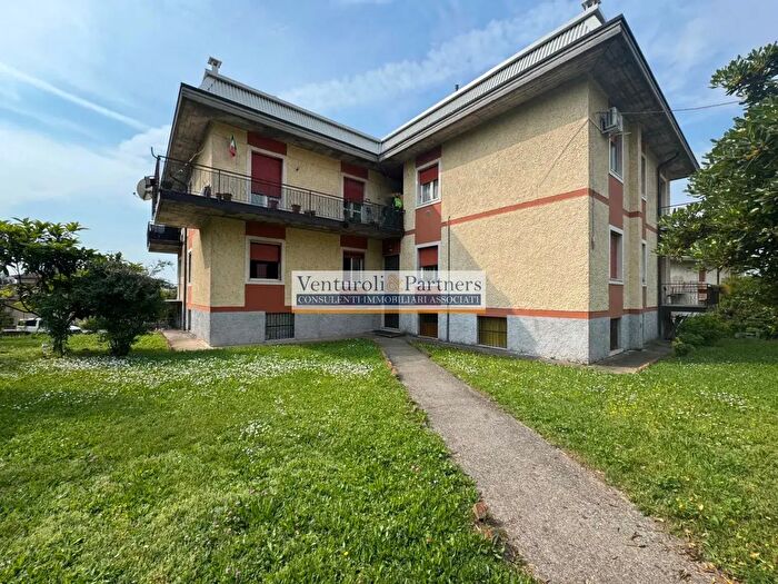 Appartamento trilocale in vendita in Via Resistenza, Calcinato