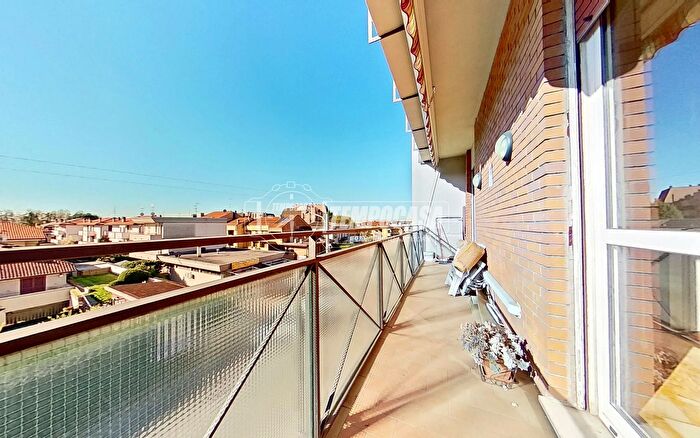 Appartamento trilocale in vendita in Via Edmondo De Amicis, Lissone