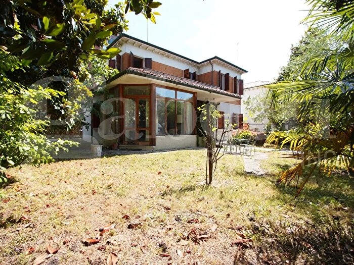Casa con 7 locali in vendita in Via Ca' Rossa, Venezia
