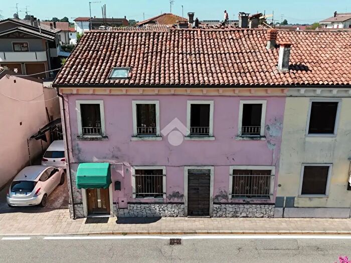 Casa con 7 locali in vendita in Via Strà, Belfiore