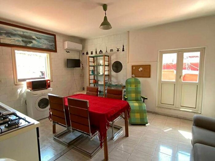 Appartamento trilocale in affitto in Piazzetta San Giovanni in Porta, Centro Storico, Napoli