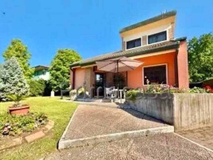 Casa con 8 locali in vendita in Via Giuseppe Garibaldi, Bovolone