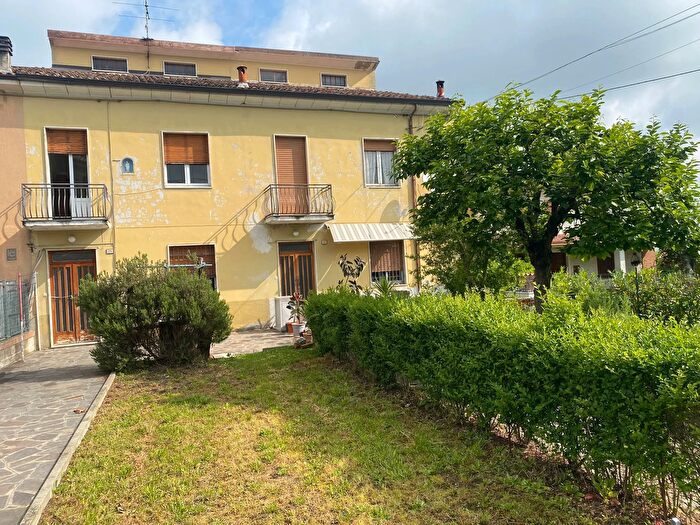 Casa quadrilocale in vendita in Castel San Giovanni