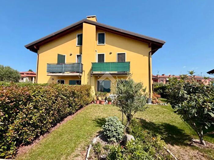 Appartamento trilocale in vendita in Via Palafitte, Cavaion Veronese