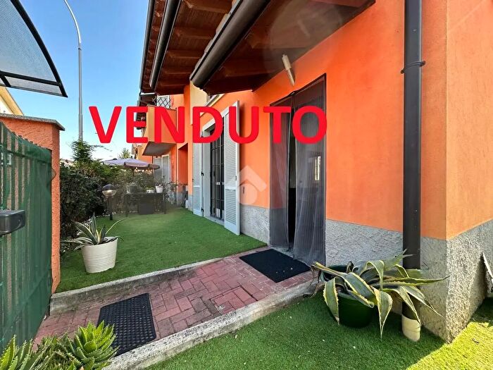 Casa trilocale in vendita in Via Sant'Antonio, Pessano Con Bornago