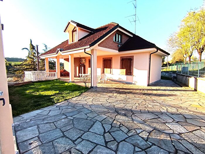 Casa con 7 locali in vendita in Strada Citerna, Valenza