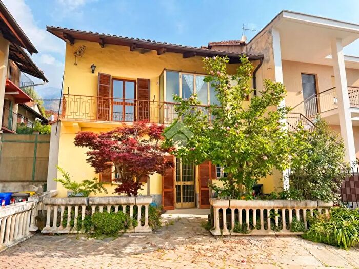 Casa bilocale in vendita in Via Roma, Val Della Torre