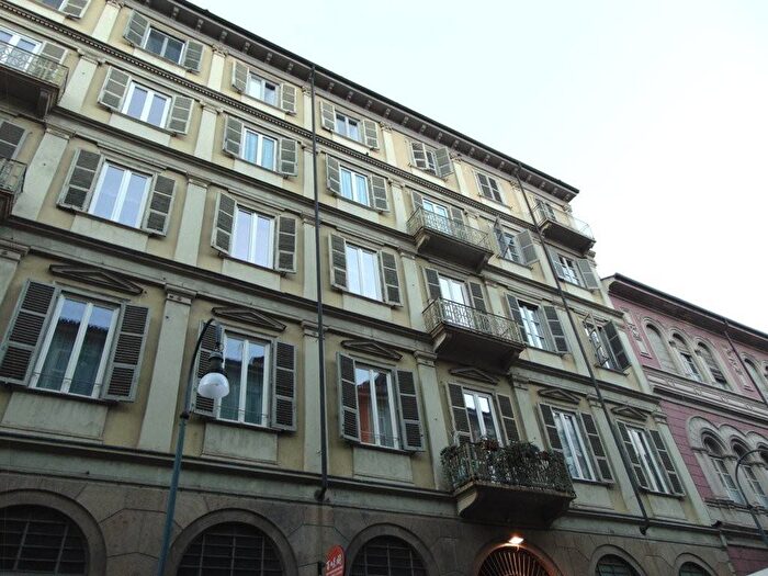 Appartamento trilocale in affitto in Via Melchiorre Gioia, Piazza Solferino, Torino