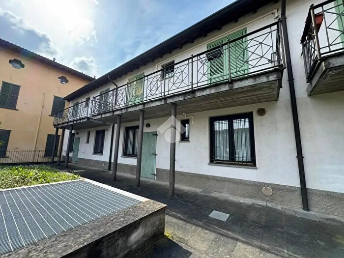 Appartamento trilocale in vendita in Via Torri, Calvenzano