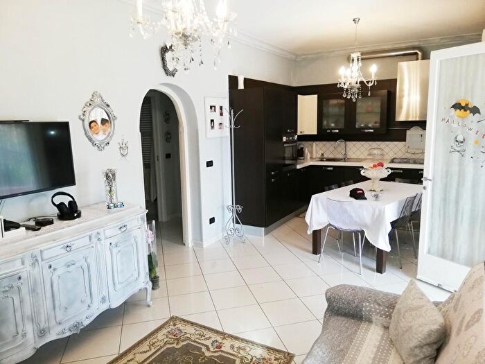 Casa con 11 locali in vendita in Arcola