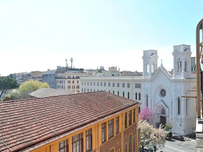 Appartamento trilocale in vendita in Via Nino Bixio, Roma