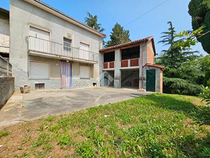 Casa con 5 locali in vendita in Via Circonvallazione, Mombaruzzo