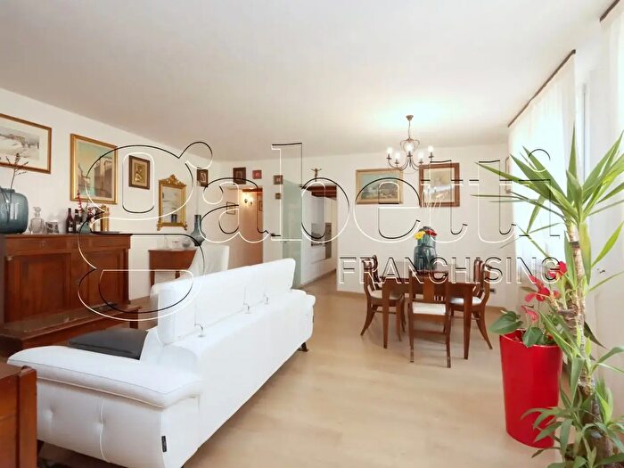 Appartamento con 5 locali in vendita in Via Vittoria, Ferrara