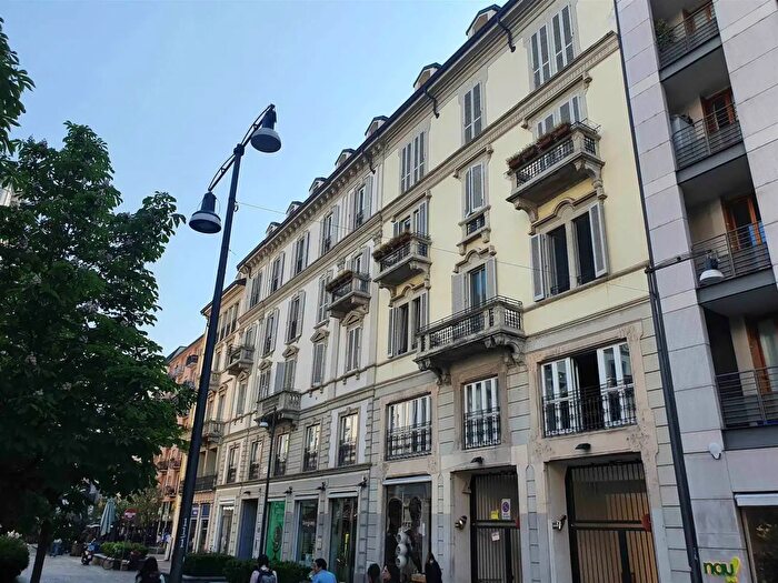 Appartamento quadrilocale in affitto in Largo La Foppa, Milano