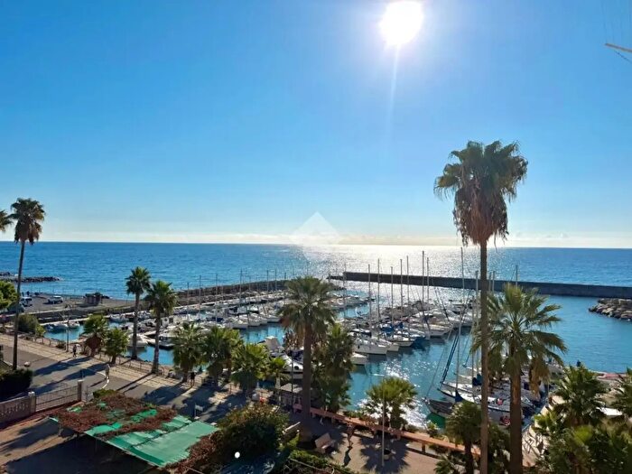 Appartamento trilocale in vendita in Via Palmaria, San Bartolomeo Al Mare