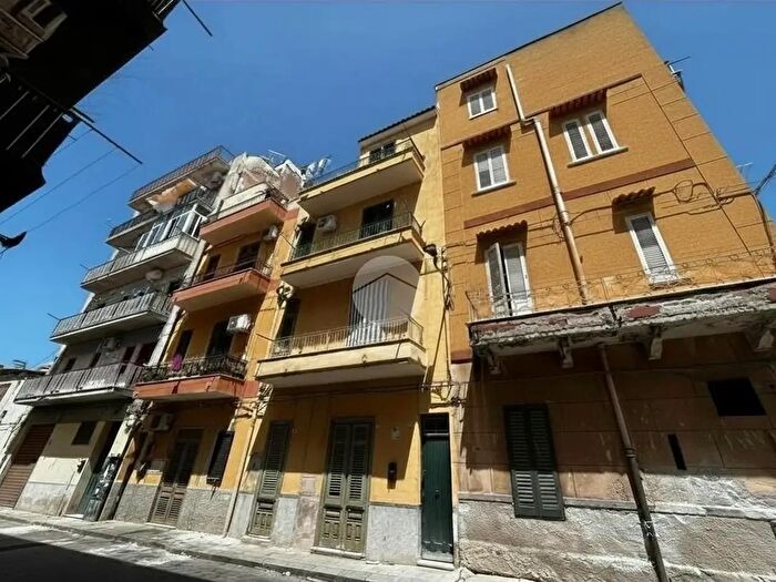 Appartamento trilocale in vendita in Via Gumina, Bagheria