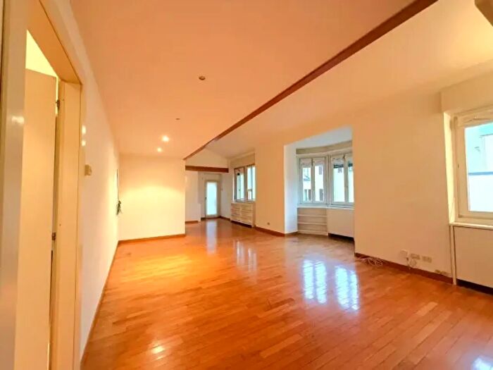 Appartamento trilocale in affitto in Via Spadari, Milano
