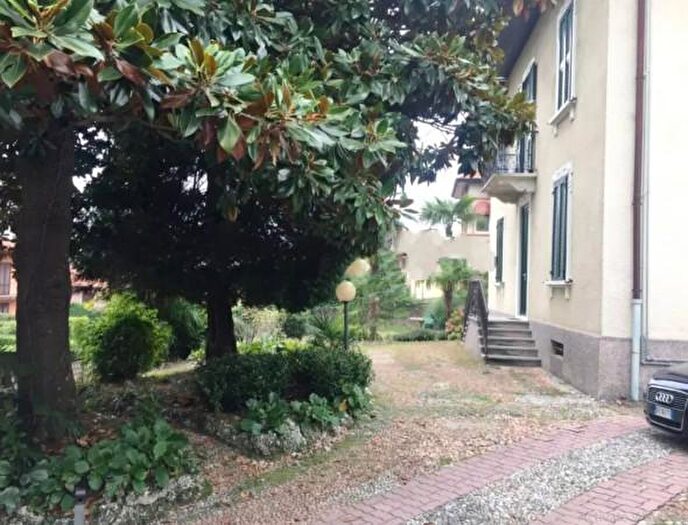 Appartamento con 6 locali in vendita in Via Lunga, Gemonio
