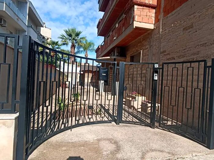 Casa con 13 locali in vendita in degli Abeti, Comiso