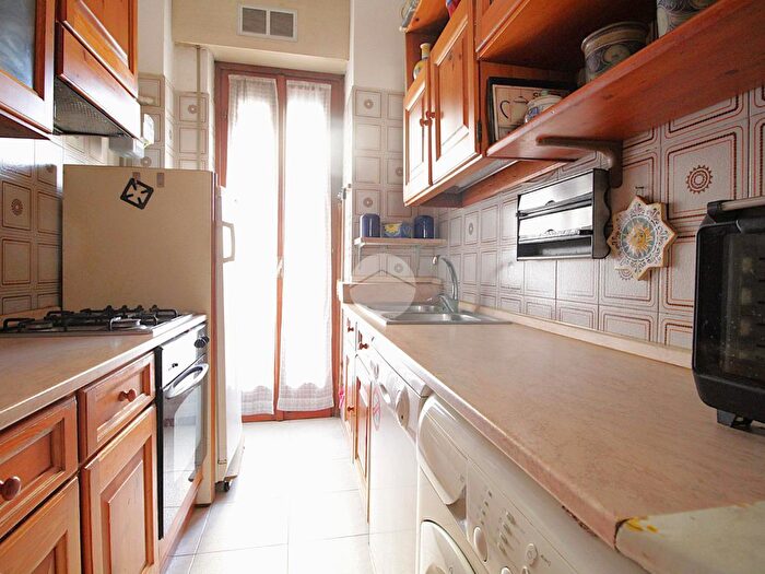 Appartamento trilocale in vendita in Via Casella, Milano