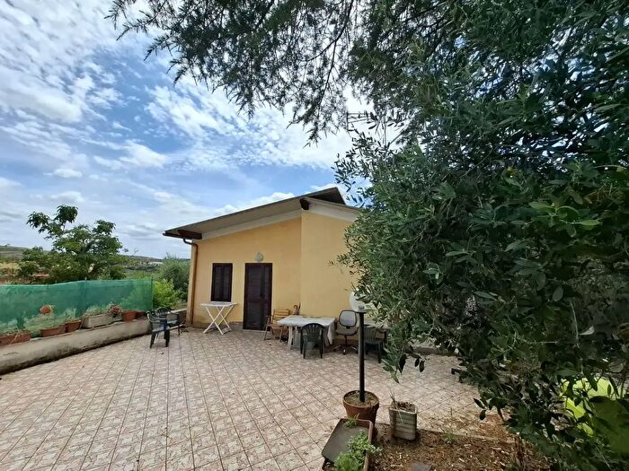 Casa bilocale in vendita in Via del Ponte di Pantano, Roma