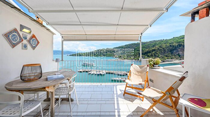 Appartamento quadrilocale in vendita in Via Giovanni Capellini, Portovenere