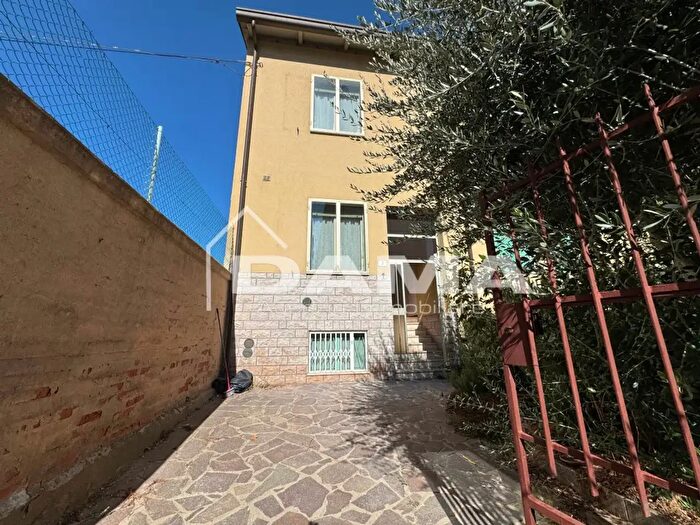 Casa con 7 locali in vendita in Via Eugenio Chiesa, Forli'