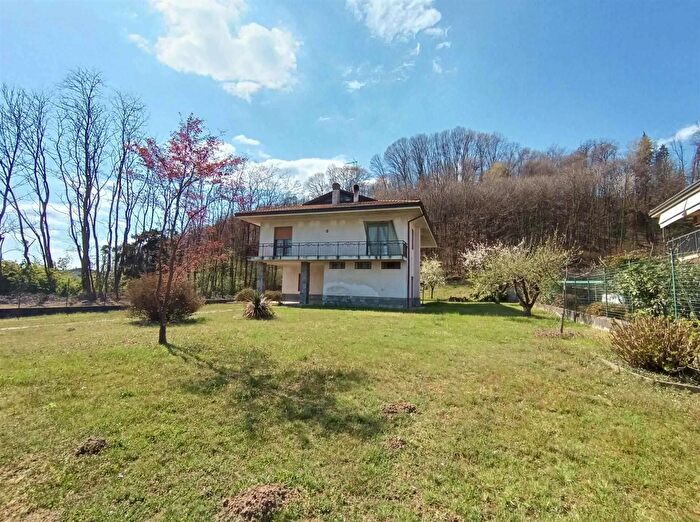 Casa con 7 locali in vendita in Gozzano, Gozzano