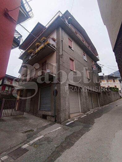 Appartamento quadrilocale in vendita in Via Valenti Snc, Talamona