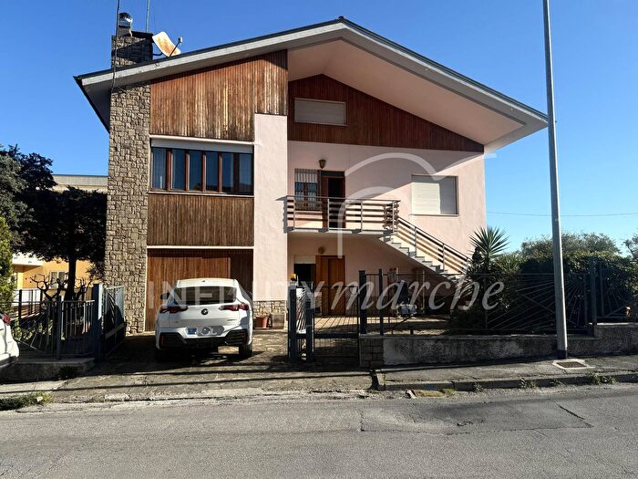 Casa quadrilocale in vendita in Via Giacomo Matteotti, Cupramontana