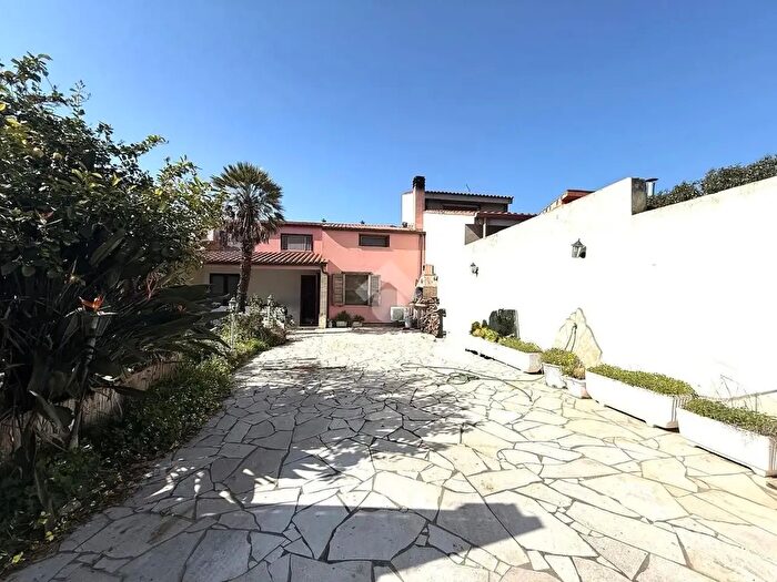 Appartamento quadrilocale in vendita in Casa Indipendente con Giardino Via Cipro, Assemini