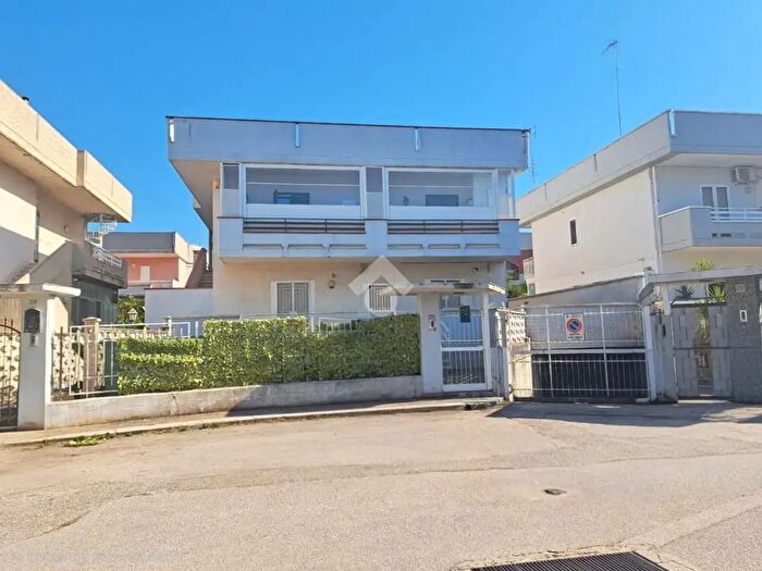 Appartamento quadrilocale in vendita in Via Giacomo Puccini, Barletta