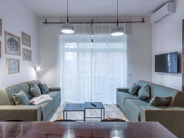 Appartamento con 6 locali in affitto in Via dei Pellegrini, Quadronno Crocetta, Milano