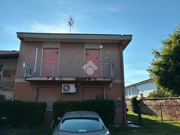 Casa con 6 locali in vendita in Via dei Badilanti, Corbetta