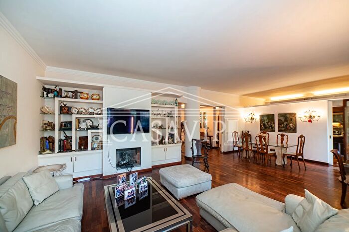 Appartamento con 6 locali in vendita in Via Misurina, Roma