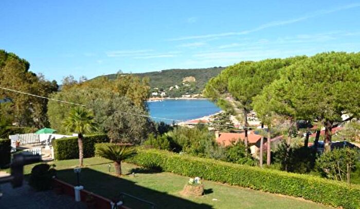 Appartamento trilocale in vendita in Marciana