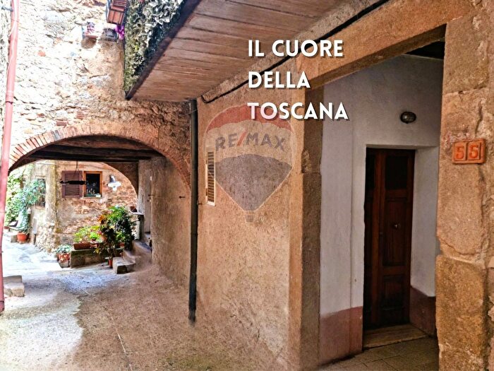 Casa con 6 locali in vendita in Via del Tufolino, Roccastrada
