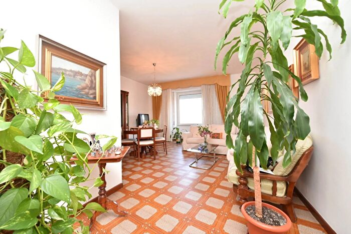 Appartamento con 6 locali in vendita in Nuoro, Nuoro