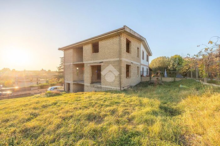 Casa quadrilocale in vendita in Via Giosue Carducci, Zagarolo