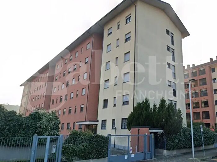 Appartamento trilocale in vendita in Largo Luigi Eriano, Rozzano