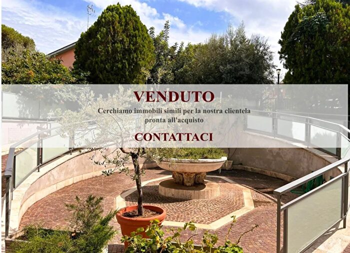 Appartamento trilocale in vendita in Via Castelliri Roma, Roma