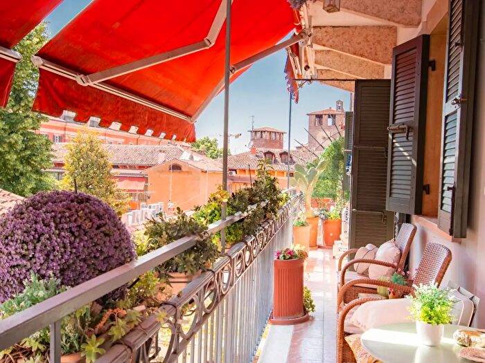 Appartamento con 8 locali in vendita in Via Daniele Manin, Verona