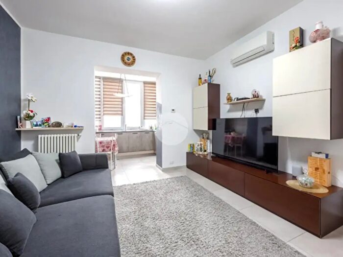 Appartamento trilocale in vendita in Via Baldracco Solaro, Chieri